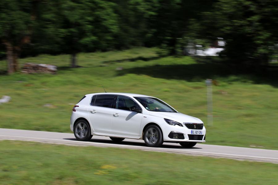 Peugeot 308 GT Line 2017 года  (WW) (фото 43 из 45)